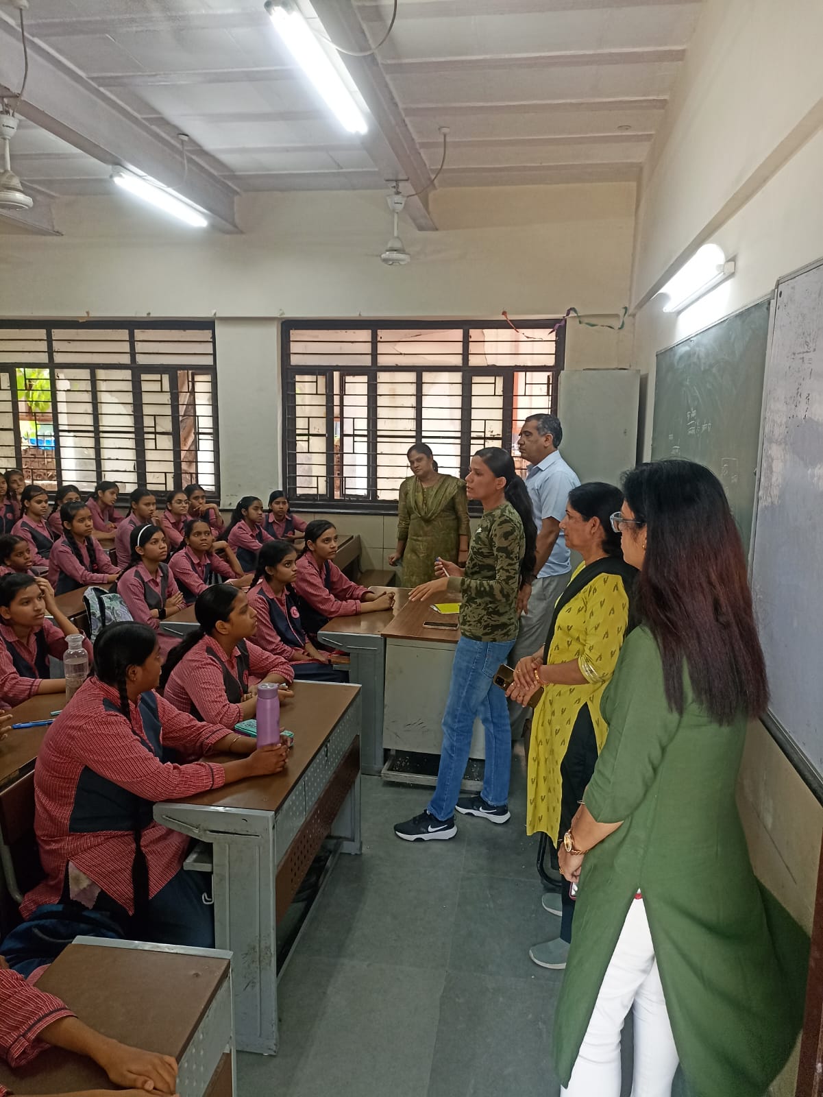 molestation,police,delhi